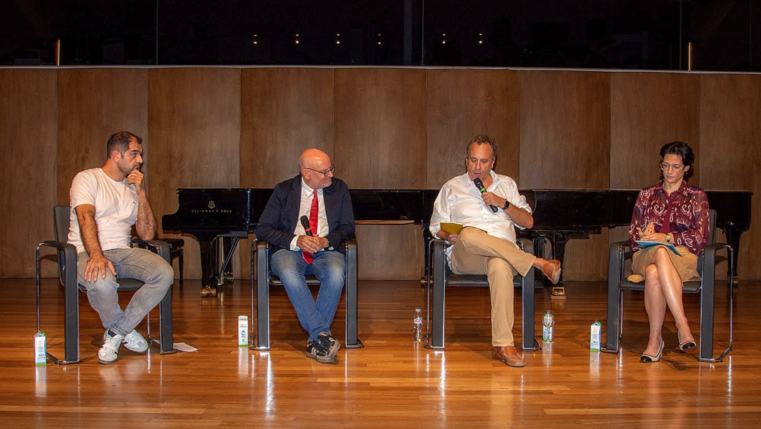 Οι ομιλητές στην εκδήλωση του Ωδείου. Από αριστερά: Δημήτρης Δουλγερίδης, Ηλίας Κανέλλης, Χρήστος Χωμενίδης, Σοφία Καλαμαντή.  Οι ομιλητές στην εκδήλωση του Ωδείου. Από αριστερά: Δημήτρης Δουλγερίδης, Ηλίας Κανέλλης, Χρήστος Χωμενίδης, Σοφία Καλαμαντή.