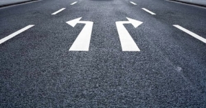 &Eta; &iota;&delta;έ&alpha; &mu;&iota;&alpha;&sigmaf; &delta;&iota;ά&kappa;&rho;&iota;&sigma;&eta;&sigmaf; &mu;&epsilon;&tau;&alpha;&xi;ύ &laquo;&Delta;&epsilon;&xi;&iota;ά&sigmaf;&raquo; &kappa;&alpha;&iota; &laquo;&Alpha;&rho;&iota;&sigma;&tau;&epsilon;&rho;ά&sigmaf;&raquo; &delta;&epsilon;&nu; &epsilon;ί&nu;&alpha;&iota; &alpha;&upsilon;&tau;&omicron;&nu;ό&eta;&tau;&eta; &omicron;ύ&tau;&epsilon; &alpha;&pi;&rho;ό&sigma;&beta;&lambda;&eta;&tau;&eta;.