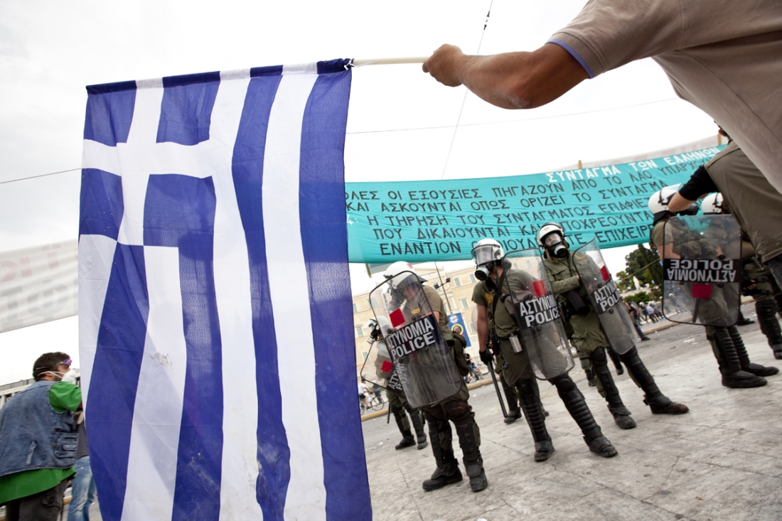 7 &Iota;&omicron;&upsilon;&lambda;ί&omicron;&upsilon; 2011. &laquo;&Alpha;&gamma;&alpha;&nu;&alpha;&kappa;&tau;&iota;&sigma;&mu;έ&nu;&omicron;&iota;&raquo; &mu;&epsilon; &tau;&omicron; &mu;&nu;&eta;&mu;ό&nu;&iota;&omicron; &sigma;&tau;&eta;&nu; &pi;&lambda;&alpha;&tau;&epsilon;ί&alpha; &Sigma;&upsilon;&nu;&tau;ά&gamma;&mu;&alpha;&tau;&omicron;&sigmaf;.  