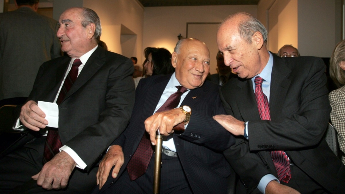 Ο Κώστας Σημίτης με τον πρόεδρο της Κύπρου, Γλαύκο Κληρίδη, έναν από τους ελάχιστους ελληνοκύπριους πολιτικούς που επιδίωξε με ειλικρίνεια τη λύση του Κυπριακού. Ο Κώστας Σημίτης με τον πρόεδρο της Κύπρου, Γλαύκο Κληρίδη, έναν από τους ελάχιστους ελληνοκύπριους πολιτικούς που επιδίωξε με ειλικρίνεια τη λύση του Κυπριακού.
