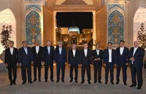 Οι ηγέτες των αυταρχικών χωρών της Γης που συναντήθηκαν στο Ουζμπεκιστάν. Χωρίς γραβάτα, όλοι. 