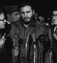 O &Phi;&iota;&nu;&tau;έ&lambda; &Kappa;ά&sigma;&tau;&rho;&omicron; &epsilon;&pi;&iota;&sigma;&kappa;έ&pi;&tau;&epsilon;&tau;&alpha;&iota; &tau;&iota;&sigmaf; &Eta;&Pi;&Alpha;, &tau;&omicron; 1959.