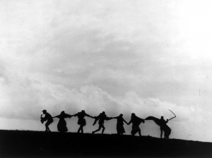 O χορός του θανάτου. Εικόνα από την τελευταία σκηνή της ταινίας του Ίνγκμαρ Μπέργκμαν, &quot;Η εβδόμη σφραγίδα&quot;.