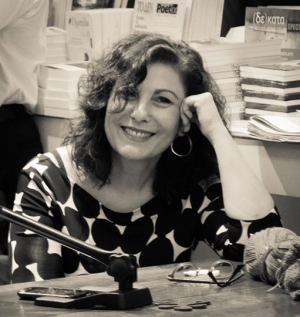 Αθήνα, 2014. Η Κατερίνα Σχινά φωτογραφημένη στο βιβλιοπωλείο Επί λέξει.