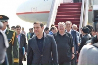 O &pi;&rho;&omega;&theta;&upsilon;&pi;&omicron;&upsilon;&rho;&gamma;ό&sigmaf; &kappa;&alpha;&iota; &sigma;&tau;&epsilon;&lambda;έ&chi;&eta; &tau;&eta;&sigmaf; &kappa;&upsilon;&beta;έ&rho;&nu;&eta;&sigma;&eta;&sigmaf; &alpha;&phi;&iota;&kappa;&nu;&omicron;ύ&nu;&tau;&alpha;&iota; &sigma;&tau;&omicron; &Pi;&epsilon;&kappa;ί&nu;&iota; &kappa;&alpha;&iota; &pi;&alpha;&tau;ά&nu;&epsilon;, &tau;&iota;&mu;&eta;&tau;&iota;&kappa;ά, &sigma;&tau;&omicron; &kappa;ό&kappa;&kappa;&iota;&nu;&omicron; &chi;&alpha;&lambda;ί. &Omicron;&iota; &epsilon;&nu;&delta;&upsilon;&mu;&alpha;&tau;&omicron;&lambda;&omicron;&gamma;&iota;&kappa;ώ&sigmaf; &epsilon;&lambda;&epsilon;&gamma;&chi;ό&mu;&epsilon;&nu;&omicron;&iota;, &pi;&omicron;&upsilon; έ&chi;&omicron;&upsilon;&nu; &sigma;&tau;&omicron; &nu;&omicron;&upsilon; &tau;&omicron;&upsilon;&sigmaf; &tau;&eta;&nu; &alpha;&pi;&lambda;ή &alpha;&nu;&alpha;&lambda;&omicron;&gamma;&iota;&kappa;ή, &gamma;&iota;&alpha; &nu;&alpha; &sigma;&omega;&theta;&omicron;ύ&nu; &mu;έ&sigma;&omega; &tau;&eta;&sigmaf; &alpha;&kappa;&upsilon;&beta;&epsilon;&rho;&nu;&eta;&sigma;ί&alpha;&sigmaf; &pi;&omicron;&upsilon; &theta;&alpha; &pi;&rho;&omicron;&kappa;&alpha;&lambda;έ&sigma;&omicron;&upsilon;&nu;, &mu;&pi;&omicron;&rho;&omicron;ύ&nu; &nu;&alpha; &delta;&iota;&delta;&alpha;&chi;&theta;&omicron;ύ&nu; &alpha;&pi;ό &tau;&omicron; &pi;&alpha;&rho;ά&delta;&epsilon;&iota;&gamma;&mu;&alpha; &tau;&eta;&sigmaf; &chi;ώ&rho;&alpha;&sigmaf; &pi;&omicron;&upsilon; &epsilon;&pi;&iota;&sigma;&kappa;έ&pi;&tau;&omicron;&nu;&tau;&alpha;&iota;: &alpha;&pi;&lambda;ή &alpha;&nu;&alpha;&lambda;&omicron;&gamma;&iota;&kappa;ή, &alpha;&lambda;&lambda;ά &mu;&epsilon; &upsilon;&pi;&omicron;&psi;ή&phi;&iota;&omicron; έ&nu;&alpha; &kappa;&alpha;&iota; &mu;&omicron;&nu;&alpha;&delta;&iota;&kappa;ό &kappa;ό&mu;&mu;&alpha;: &tau;&omicron; &delta;&iota;&kappa;ό &tau;&omicron;&upsilon;&sigmaf;.