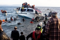 28 O&kappa;&tau;&omega;&beta;&rho;ί&omicron;&upsilon; 2015. &Sigma;&tau;&omicron;&upsilon;&sigmaf; 29 &alpha;&nu;ή&lambda;&theta;&alpha;&nu;, &sigma;ύ&mu;&phi;&omega;&nu;&alpha; &mu;&epsilon; &tau;&eta;&nu; &tau;&epsilon;&lambda;&iota;&kappa;ή &epsilon;&kappa;&tau;ί&mu;&eta;&sigma;&eta;, &omicron;&iota; &nu;&epsilon;&kappa;&rho;&omicron;ί &pi;&rho;ό&sigma;&phi;&upsilon;&gamma;&epsilon;&sigmaf; &kappa;&alpha;&iota; &mu;&epsilon;&tau;&alpha;&nu;ά&sigma;&tau;&epsilon;&sigmaf; &alpha;&pi;ό &tau;&omicron; &nu;&alpha;&upsilon;ά&gamma;&iota;&omicron; &tau;&omicron;&upsilon; &xi;ύ&lambda;&iota;&nu;&omicron;&upsilon; &sigma;&kappa;ά&phi;&omicron;&upsilon;&sigmaf; &beta;ό&rho;&epsilon;&iota;&alpha; &tau;&eta;&sigmaf; &Lambda;έ&sigma;&beta;&omicron;&upsilon;. &Tau;&omicron; &pi;&rho;&omicron;&sigma;&phi;&upsilon;&gamma;&iota;&kappa;ό &kappa;&alpha;&iota; &tau;&omicron; &mu;&epsilon;&tau;&alpha;&nu;&alpha;&sigma;&tau;&epsilon;&upsilon;&tau;&iota;&kappa;ό &epsilon;&pi;&iota;&delta;&epsilon;&iota;&nu;ώ&nu;&omicron;&upsilon;&nu; &tau;&eta;&nu; &kappa;&rho;ί&sigma;&eta; &tau;&alpha;&upsilon;&tau;ό&tau;&eta;&tau;&alpha;&sigmaf; &tau;&eta;&sigmaf; &Epsilon;&upsilon;&rho;&omega;&pi;&alpha;ϊ&kappa;ή&sigmaf; Έ&nu;&omega;&sigma;&eta;&sigmaf;. 