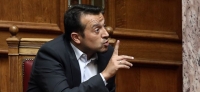 &Omicron; &alpha;&upsilon;&tau;&alpha;&rho;&chi;&iota;&kappa;ό&sigmaf; &alpha;&nu;&tau;&iota;&delta;&eta;&mu;&omicron;&kappa;&rho;ά&tau;&eta;&sigmaf; &upsilon;&pi;&omicron;&upsilon;&rho;&gamma;ό&sigmaf; &tau;&eta;&sigmaf; &kappa;&upsilon;&beta;έ&rho;&nu;&eta;&sigma;&eta;&sigmaf; &Tau;&sigma;ί&pi;&rho;&alpha;-&Kappa;&alpha;&mu;&mu;έ&nu;&omicron;&upsilon;, &Nu;ί&kappa;&omicron;&sigmaf; &Pi;&alpha;&pi;&pi;ά&sigmaf;.
