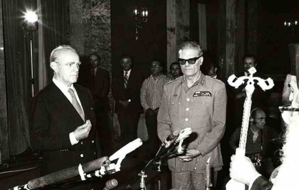 Από τη δικτατορία στη μεταπολίτευση