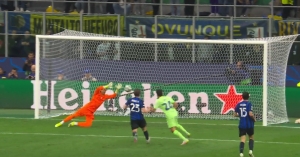 We have a lift off, ό&pi;&omega;&sigmaf; &lambda;έ&nu;&epsilon; &sigma;&tau;&eta; NASA. &Omicron; &Sigma;ό&mu;&mu;&epsilon;&rho; &epsilon;&nu; &alpha;&pi;&omicron;&gamma;&epsilon;&iota;ώ&sigma;&epsilon;&iota; &alpha;&pi;&omicron;&tau;&rho;έ&pi;&epsilon;&iota; &iota;&sigma;&omicron;&phi;ά&rho;&iota;&sigma;&eta; &kappa;&alpha;&iota; &sigma;&tau;έ&lambda;&nu;&epsilon;&iota; &tau;&eta;&nu; Ί&nu;&tau;&epsilon;&rho; &sigma;&tau;&omicron;&nu; &tau;&epsilon;&lambda;&iota;&kappa;ό &tau;&omicron;&upsilon; Champions League. &Tau;&omicron; &sigma;&omicron;&upsilon;&tau; &tau;&omicron;&upsilon; &Lambda;&alpha;&mu;ί&nu;&nbsp; ή&tau;&alpha;&nu; &alpha;&pi;ό &delta;&epsilon;&xi;&iota;ά. &Omicron; &Rho;&alpha;&phi;ί&nu;&iota;&alpha; (&nu;&omicron;ύ&mu;&epsilon;&rho;&omicron; 11 &kappa;&alpha;&iota; &pi;&rho;ώ&tau;&omicron;&sigmaf; &sigma;&kappa;ό&rho;&epsilon;&rho; &tau;&eta;&sigmaf; &phi;&epsilon;&tau;&iota;&nu;ή&sigmaf; &delta;&iota;&omicron;&rho;&gamma;ά&nu;&omega;&sigma;&eta;&sigmaf;) &pi;&alpha;&rho;&alpha;&kappa;&omicron;&lambda;&omicron;&upsilon;&theta;&epsilon;ί &alpha;&nu;ή&mu;&pi;&omicron;&rho;&omicron;&sigmaf;. &Sigma;&tau;&omicron; &beta;ά&theta;&omicron;&sigmaf; &pi;ί&sigma;&omega; &alpha;&pi;ό &tau;&omicron; &gamma;&kappa;&omicron;&lambda;&pi;ό&sigma;&tau; &tau;&omicron; &phi;ί&delta;&iota; &tau;&omega;&nu; &omicron;ύ&lambda;&tau;&rho;&alpha;&sigmaf; &tau;&eta;&sigmaf; Ί&nu;&tau;&epsilon;&rho;. &Eta; &epsilon;&iota;&kappa;ό&nu;&alpha;, &alpha;&pi;ό &tau;&eta;&nu; &tau;&eta;&lambda;&epsilon;&omicron;&pi;&tau;&iota;&kappa;ή &mu;&epsilon;&tau;ά&delta;&omicron;&sigma;&eta; &tau;&omicron;&upsilon; &alpha;&gamma;ώ&nu;&alpha;.&nbsp;