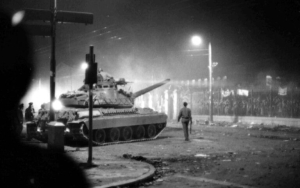 17 Νοεμβρίου 1973, Αθήνα. Τανκ έξω από το Πολυτεχνείο.
