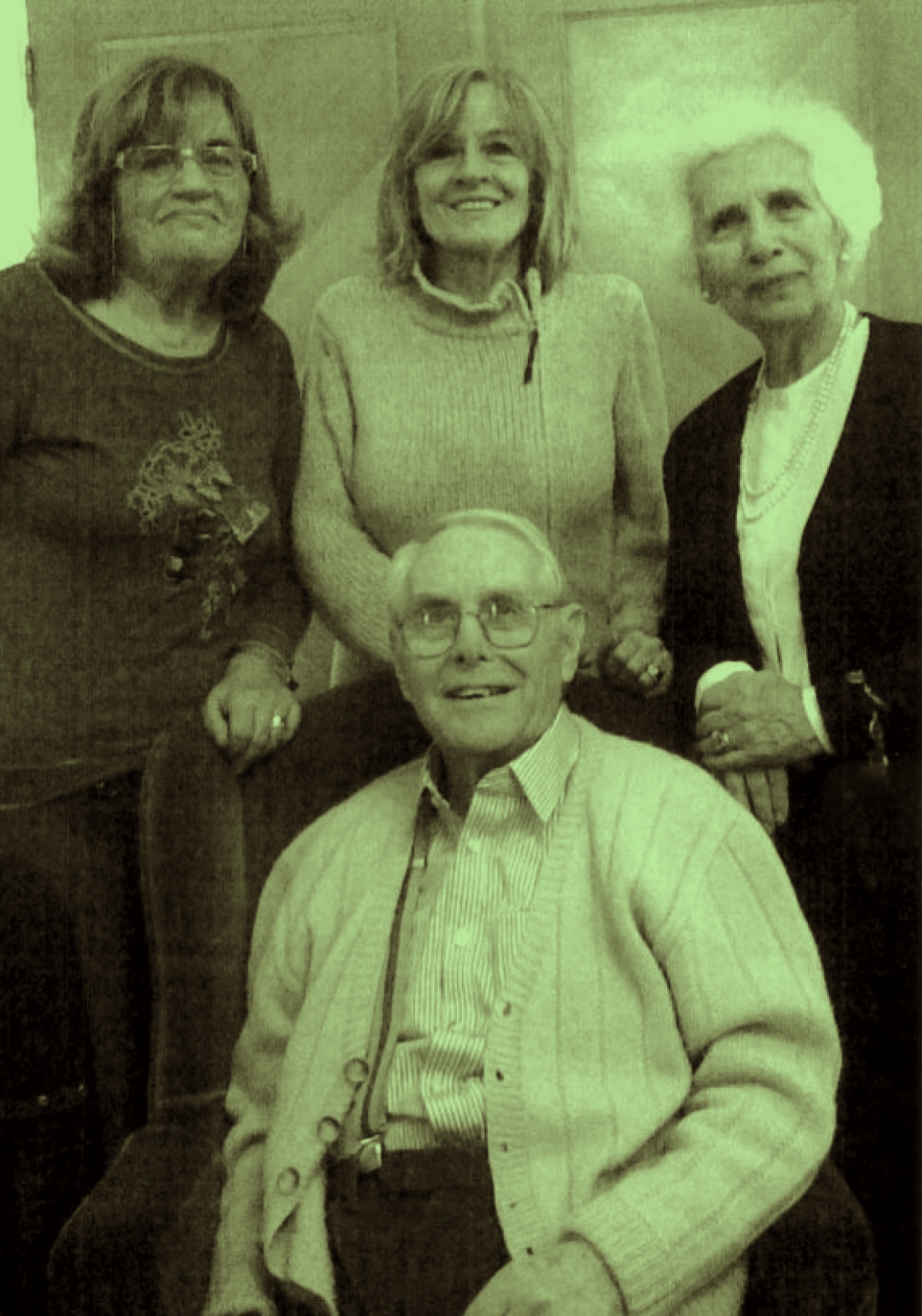 &Omicron; &Nu;ί&kappa;&omicron;&sigmaf; &Phi;&omega;&kappa;ά&sigmaf;, &mu;&epsilon;&tau;ά &tau;&eta;&nu; &epsilon;&kappa;&delta;ή&lambda;&omega;&sigma;&eta; &tau;&eta;&sigmaf; &alpha;&sigma;&theta;έ&nu;&epsilon;&iota;ά&sigmaf; &tau;&omicron;&upsilon;. &Pi;ϊ&sigma;&omega; &tau;&omicron;&upsilon;, &eta; &sigma;ύ&zeta;&upsilon;&gamma;ό&sigmaf; &tau;&omicron;&upsilon; &Alpha;&gamma;&gamma;έ&lambda;&alpha;, &eta; &Alpha;&gamma;&gamma;&epsilon;&lambda;&iota;&kappa;ή &Sigma;&iota;&delta;&eta;&rho;ά &kappa;&alpha;&iota; &eta; &Alpha;&nu;&alpha;&sigma;&tau;&alpha;&sigma;ί&alpha; &Alpha;&nu;&tau;ύ&pi;&alpha;.