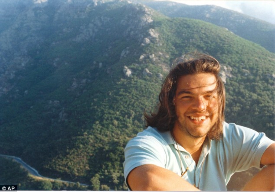 &Omicron; &Alpha;&lambda;έ&xi;&eta;&sigmaf; &Tau;&sigma;ί&pi;&rho;&alpha;&sigmaf; ό&tau;&alpha;&nu; ή&tau;&alpha;&nu; &pi;&alpha;&iota;&delta;ί. 