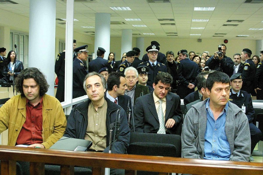 &Mu;&iota;&alpha; ά&pi;&omicron;&psi;&eta; &tau;&omicron;&upsilon; &epsilon;&delta;&omega;&lambda;ί&omicron;&upsilon; &tau;&omega;&nu; &kappa;&alpha;&tau;&eta;&gamma;&omicron;&rho;&omicron;&upsilon;&mu;έ&nu;&omega;&nu; &gamma;&iota;&alpha; &tau;&eta; &delta;&omicron;&lambda;&omicron;&phi;&omicron;&nu;&iota;&kappa;ή &delta;&rho;ά&sigma;&eta; &tau;&eta;&sigmaf; 17 &Nu;&omicron;έ&mu;&beta;&rho;&eta;, &sigma;&tau;&eta; &delta;&iota;ά&rho;&kappa;&epsilon;&iota;&alpha; &tau;&eta;&sigmaf; &delta;ί&kappa;&eta;&sigmaf;, &tau;&omicron; &kappa;&alpha;&lambda;&omicron;&kappa;&alpha;ί&rho;&iota; &tau;&omicron;&upsilon; 2003. &Sigma;&tau;&eta;&nu; &pi;&rho;ώ&tau;&eta; &sigma;&epsilon;&iota;&rho;ά, &alpha;&pi;ό &alpha;&rho;&iota;&sigma;&tau;&epsilon;&rho;ά, &omicron;&iota; &kappa;&alpha;&tau;&alpha;&delta;&iota;&kappa;&alpha;&sigma;&theta;έ&nu;&tau;&epsilon;&sigmaf; &Sigma;ά&beta;&beta;&alpha;&sigmaf; &Xi;&eta;&rho;ό&sigmaf;, &Delta;&eta;&mu;ή&tau;&rho;&eta;&sigmaf; &Kappa;&omicron;&upsilon;&phi;&omicron;&nu;&tau;ί&nu;&alpha;&sigmaf;, &Chi;&rho;&iota;&sigma;&tau;ό&delta;&omicron;&upsilon;&lambda;&omicron;&sigmaf; &Xi;&eta;&rho;ό&sigmaf;. &Sigma;&tau;&eta;&nu; &tau;&rho;ί&tau;&eta; &sigma;&epsilon;&iota;&rho;ά, &delta;&iota;&alpha;&kappa;&rho;ί&nu;&epsilon;&tau;&alpha;&iota; &kappa;&alpha;&iota; &omicron; &Alpha;&lambda;έ&kappa;&omicron;&sigmaf; &Gamma;&iota;&omega;&tau;ό&pi;&omicron;&upsilon;&lambda;&omicron;&sigmaf;.