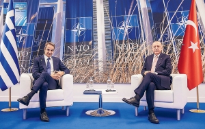 14 Ιουνίου 2021, Βρυξέλλες. Ο έλληνας πρωθυπουργός Κυριάκος Μητσοτάκης συναντά τον τούρκο πρόεδρο Ρετζέπ Ταγίπ Ερντογάν, στο πλαίσιο της Συνόδου Κορυφής του ΝΑΤΟ. 