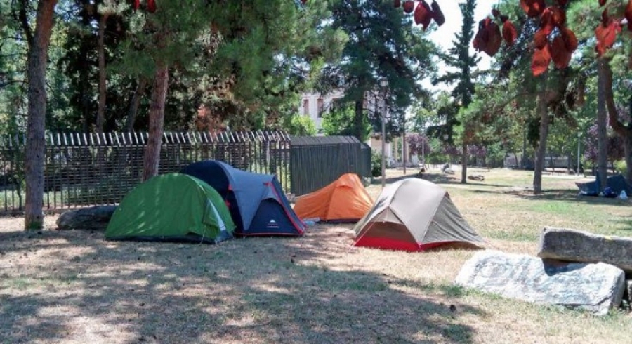&Sigma;&kappa;&eta;&nu;έ&sigmaf; &sigma;&tau;&omicron; &pi;&rho;&omicron;&alpha;ύ&lambda;&iota;&omicron; &tau;&omicron;&upsilon; &Alpha;&Pi;&Theta;, &pi;&omicron;&upsilon; &mu;&epsilon;&tau;&alpha;&tau;&rho;ά&pi;&eta;&kappa;&epsilon; &sigma;&epsilon; &kappa;ά&mu;&pi;&iota;&nu;&gamma;&kappa;.