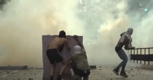 O &Tau;&sigma;ά&beta;&epsilon;&sigmaf; &kappa;&alpha;&iota; &eta; &chi;&alpha;&mu;έ&nu;&eta; &epsilon;&upsilon;&kappa;&alpha;&iota;&rho;ί&alpha;. &Mu;&iota;&alpha; &alpha;&nu;&alpha;&delta;&rho;&omicron;&mu;ή &sigma;&tau;&omicron; &delta;&rho;ά&mu;&alpha; &tau;&eta;&sigmaf; &Beta;&epsilon;&nu;&epsilon;&zeta;&omicron;&upsilon;έ&lambda;&alpha;&sigmaf;