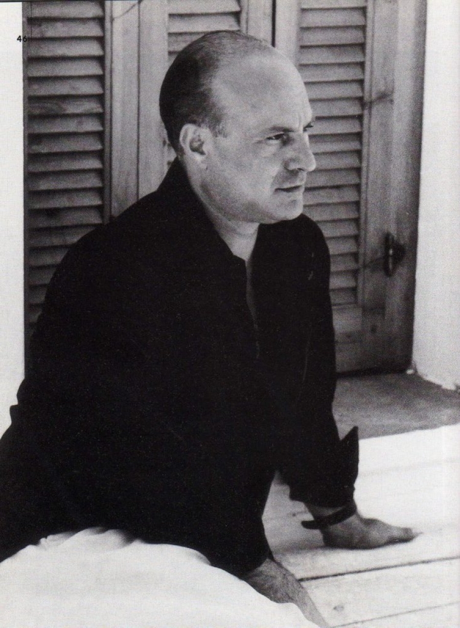 Ο Oδυσσέας Ελύτης φωτογραφημένος από τον Ανδρέα Εμπειρίκο, Άνδρος 1955.