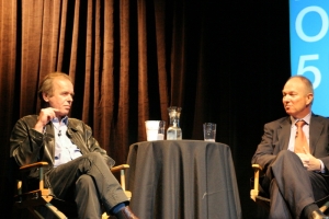 2007, Νέα Υόρκη. Ο Μάρτιν Έιμις συνομιλεί με τον Ίαν Μπουρούμα, στο φεστιβάλ του New Yorker.