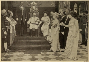 Ο Δημήτριος Ι. Μήτσουρας (ως Demetrios Mitsoras), o πρώτος έλληνας ηθοποιός του αμερικανικού κινηματογράφου, στο ρόλο του βασιλιά, στη βωβή ταινία Romance and duty, του 1913.  