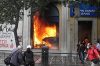 5 &Mu;&alpha;ΐ&omicron;&upsilon; 2010. To &kappa;&tau;ί&rho;&iota;&omicron; &tau;&eta;&sigmaf; &Mu;&alpha;&rho;&phi;ί&nu; &phi;&lambda;έ&gamma;&epsilon;&tau;&alpha;&iota; &epsilon;&nu;ώ &omicron;&iota; &delta;&iota;&alpha;&delta;&eta;&lambda;&omega;&tau;έ&sigmaf; &sigma;&upsilon;&nu;&epsilon;&chi;ί&zeta;&omicron;&upsilon;&nu; &kappa;&alpha;&nu;&omicron;&nu;&iota;&kappa;ά &tau;&eta;&nu; &pi;&omicron;&rho;&epsilon;ί&alpha;, &sigma;&alpha;&nu; &nu;&alpha; &mu;&eta; &sigma;&upsilon;&mu;&beta;&alpha;ί&nu;&epsilon;&iota; &tau;ί&pi;&omicron;&tau;&alpha;. 