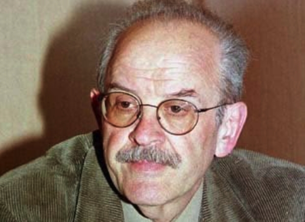 &Delta;&eta;&mu;ή&tau;&rho;&eta;&sigmaf; &Pi;&alpha;&pi;&omicron;ύ&lambda;&iota;&alpha;&sigmaf; (1939-2026): έ&nu;&alpha;&sigmaf; &mu;&epsilon;&tau;&alpha;&rho;&rho;&upsilon;&theta;&mu;&iota;&sigma;&tau;ή&sigmaf;