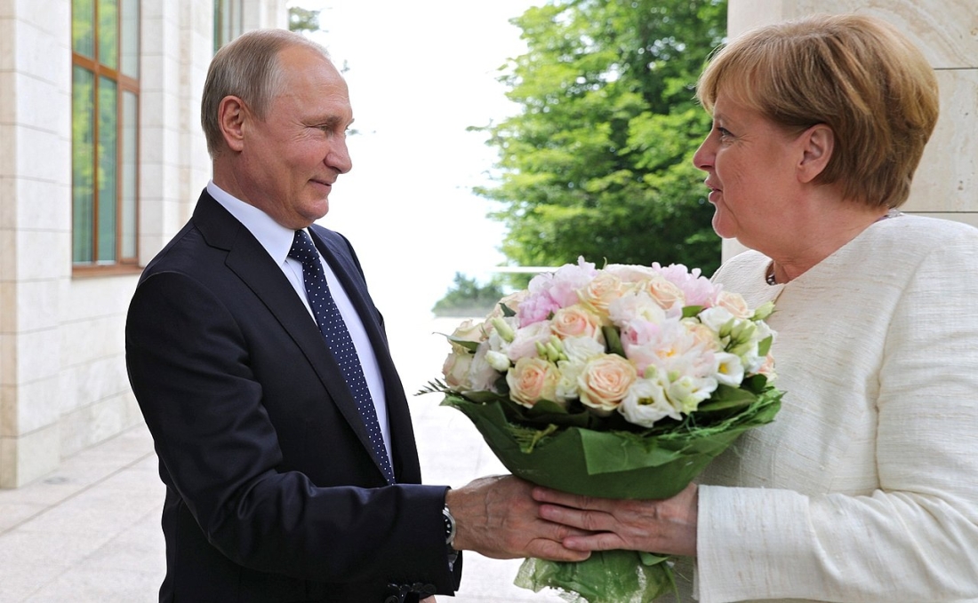 Μάιος 2019, Σότσι, Ρωσία. Ο ρώσος πρόεδρος Βλαντιμίρ Πούτιν συναντά τη γερμανίδα καγκελάριο Άνγκελα Μέρκελ, πριν από προγραμματισμένη διαβούλευση για τον αγωγό φυσικού αερίου Nord Stream 2.  