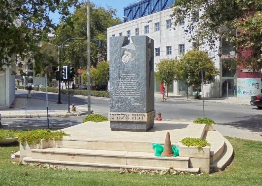 &Tau;&omicron; &mu;&nu;&eta;&mu;&epsilon;ί&omicron; &Omicron;&lambda;&omicron;&kappa;&alpha;&upsilon;&tau;ώ&mu;&alpha;&tau;&omicron;&sigmaf; &sigma;&tau;&omicron; &Beta;ό&lambda;&omicron;