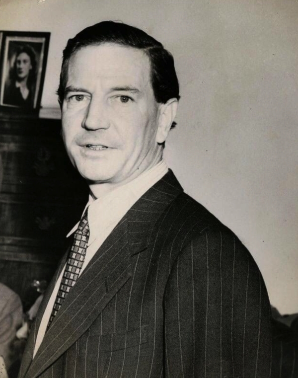 &Tau;&omicron; &laquo;&Alpha;&rho;&chi;&epsilon;ί&omicron; &Mu;ό&sigma;&chi;&alpha;&sigmaf;&raquo; &tau;&omicron;&upsilon; &Kappa;&iota;&mu; &Phi;ί&lambda;&mu;&pi;&iota; &kappa;&alpha;&iota; &eta; &sigma;&iota;&omega;&pi;&eta;&lambda;ή &sigma;ύ&gamma;&kappa;&rho;&omicron;&upsilon;&sigma;&eta; &kappa;&rho;ά&tau;&omicron;&upsilon;&sigmaf; &kappa;&alpha;&iota; &mu;&nu;ή&mu;&eta;&sigmaf; (1993&ndash;1994)