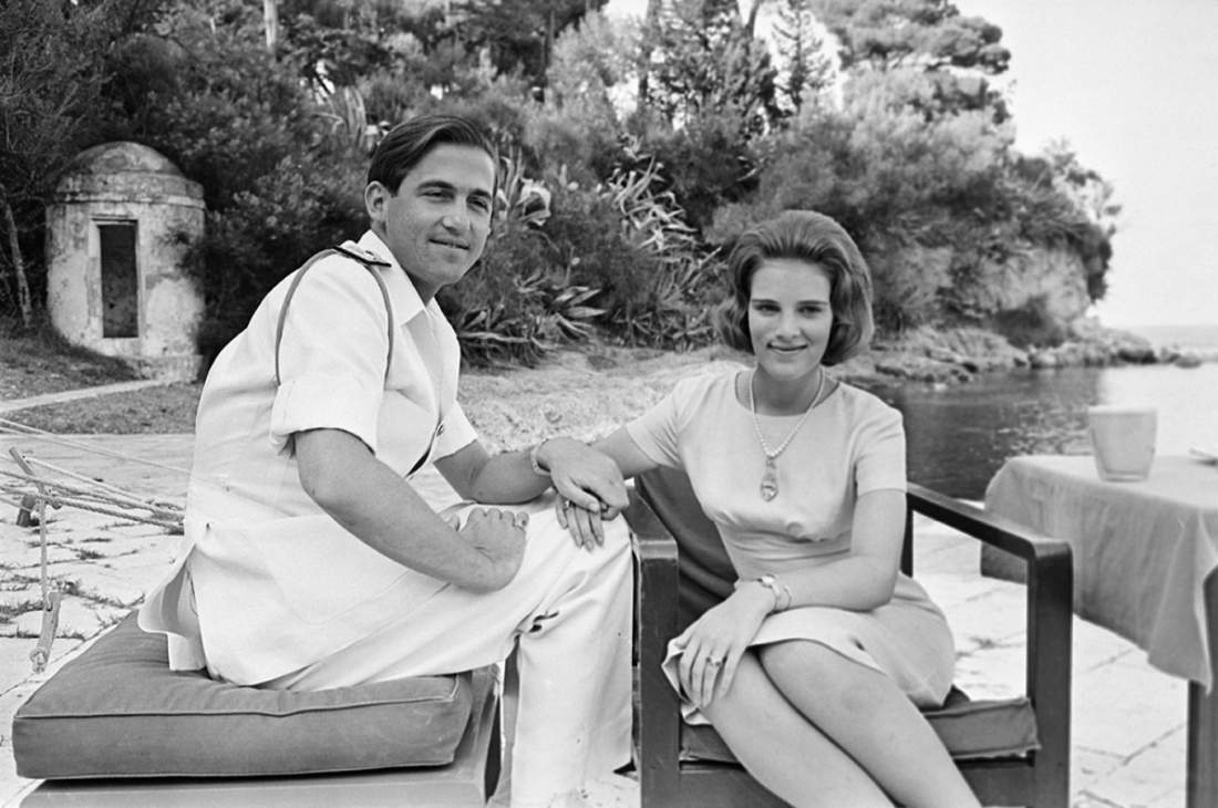 1964. Ο διάδοχος ακόμα Κωνσταντίνος και η Άννα Μαρία στην Κέρκυρα. 