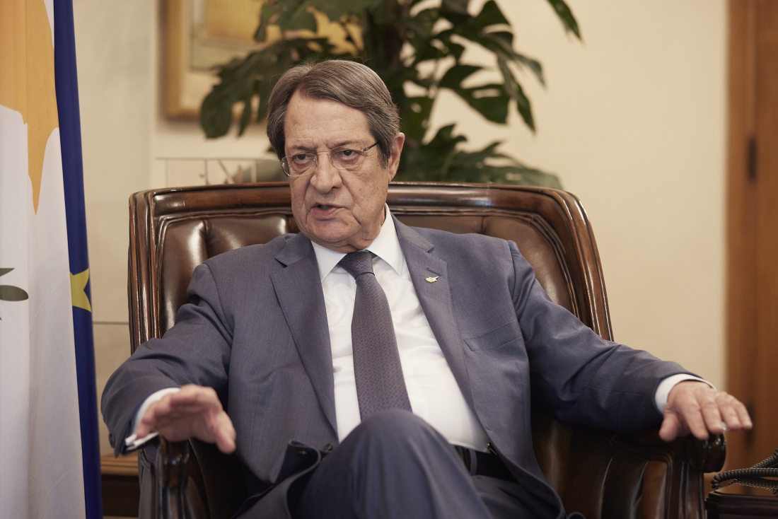 Ο Πρόεδρος της Κυπριακής Δημοκρατίας, Νίκος Αναστασιάδης. Ο δημοσιογράφος Μακάριος Δρουσιώτης τον περιγράφει ως αρχηγό ενός κράτους-μαφία.  