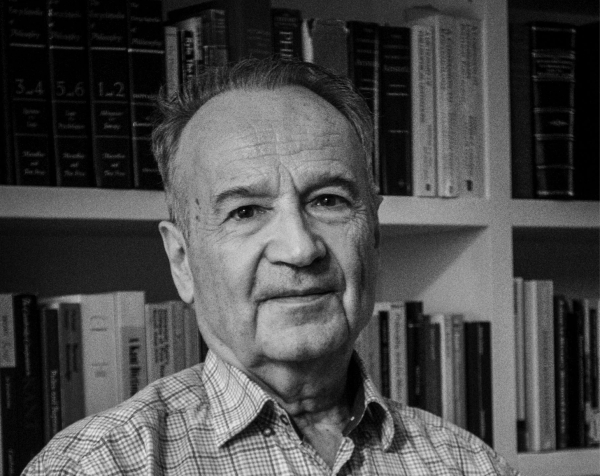 12/2: &Omicron; &kappa;&alpha;&theta;&eta;&gamma;&eta;&tau;ή&sigmaf; &Delta;&eta;&mu;ή&tau;&rho;&eta;&sigmaf; &Delta;&eta;&mu;&eta;&tau;&rho;ά&kappa;&omicron;&sigmaf; &sigma;&upsilon;&nu;&omicron;&mu;&iota;&lambda;&epsilon;ί &mu;&epsilon; &tau;&omicron;&nu; &Eta;&lambda;ί&alpha; &Kappa;&alpha;&nu;έ&lambda;&lambda;&eta;