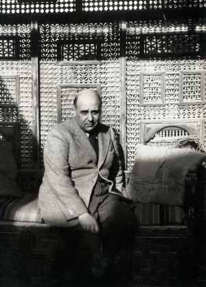 Ο Γιώργος Σεφέρης στο Κάιρο το 1944.  