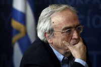 &Omicron; &sigma;&kappa;&omicron;&tau;&epsilon;&iota;&nu;ό&sigmaf; &omicron;&pi;&alpha;&delta;ό&sigmaf; &tau;&eta;&sigmaf; &mu;&epsilon;&tau;&rho;&iota;&omicron;&kappa;&rho;&alpha;&tau;ί&alpha;&sigmaf;, &kappa;ύ&rho;&iota;&omicron;&sigmaf; &Mu;&pi;&alpha;&lambda;&tau;ά&sigmaf;.