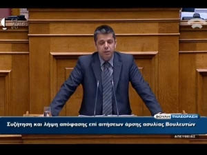 7 Μαΐου 2014. Ο βουλευτής Κορινθίας με τη Χρυσή Αυγή, Ευστάθιος Μπούκουρας, κλαίει δημοσίως στη Βουλή. Η εικόνα προέρχεται από την Τηλεόραση της Βουλής.