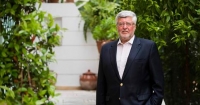 Ο πρέσβυς επί τιμή, Αλέξανδρος Μαλλιάς, που εισηγήθηκε προτάσεις για την άμυνα στην οαρουσίαση του κυβερνητικού προγράμματος του Ποταμιού.