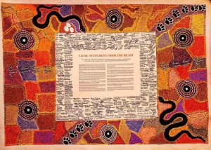 Η Διακήρυξη του Ουλουρού από την Καρδιά, που συντάχθηκε και ψηφίστηκε τον Μάιο του 2017. Το Ουλουρού,  ο κόκκινος βράχος που βρίσκεται στην καρδιά της Αυστραλίας, είναι ιερός τόπος για τους αυτόχθονες και είναι το μέρος όπου συναντήθηκαν οι εκπρόσωποι των εθνών τους εκείνη τη χρονιά.  Η Διακήρυξη του Ουλουρού είναι ουσιαστικά μια σύντομη έκκληση αρχών των Αβορίγινων για οριστική αναγνώριση, συμφιλίωση και αποκατάσταση των σχέσεών τους με τη λευκή Αυστραλία. 