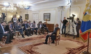 3 Μαρτίου 2014. Ο Βλαντίμιρ Πούτιν στη διάρκεια συνέντευξης Τύπου για το θέμα της Ουκρανίας.
