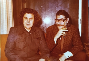 O Μίκης Θεοδωράκης (αριστερά) με τον Μανόλη Αναγνωστάκη.