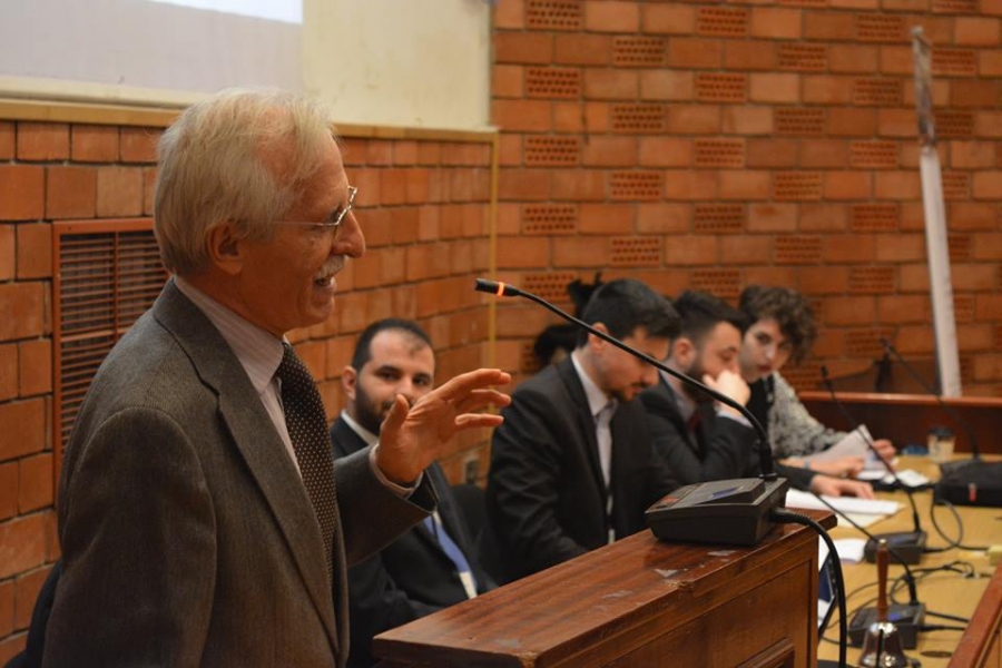 O καθηγητής Π.Κ. Ιωακειμίδης, σε μια πρόσφατη εκδήλωση με θέμα την Ελλάδα στην Ευρώπη. 