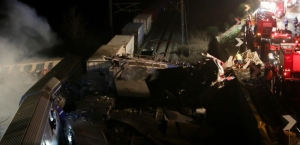 &Eta; &delta;ί&kappa;&eta; &tau;&omega;&nu; &Tau;&epsilon;&mu;&pi;ώ&nu; &kappa;&alpha;&iota; &eta; &delta;&omicron;&kappa;&iota;&mu;&alpha;&sigma;ί&alpha; &tau;&eta;&sigmaf; &Delta;&eta;&mu;&omicron;&kappa;&rho;&alpha;&tau;ί&alpha;&sigmaf;