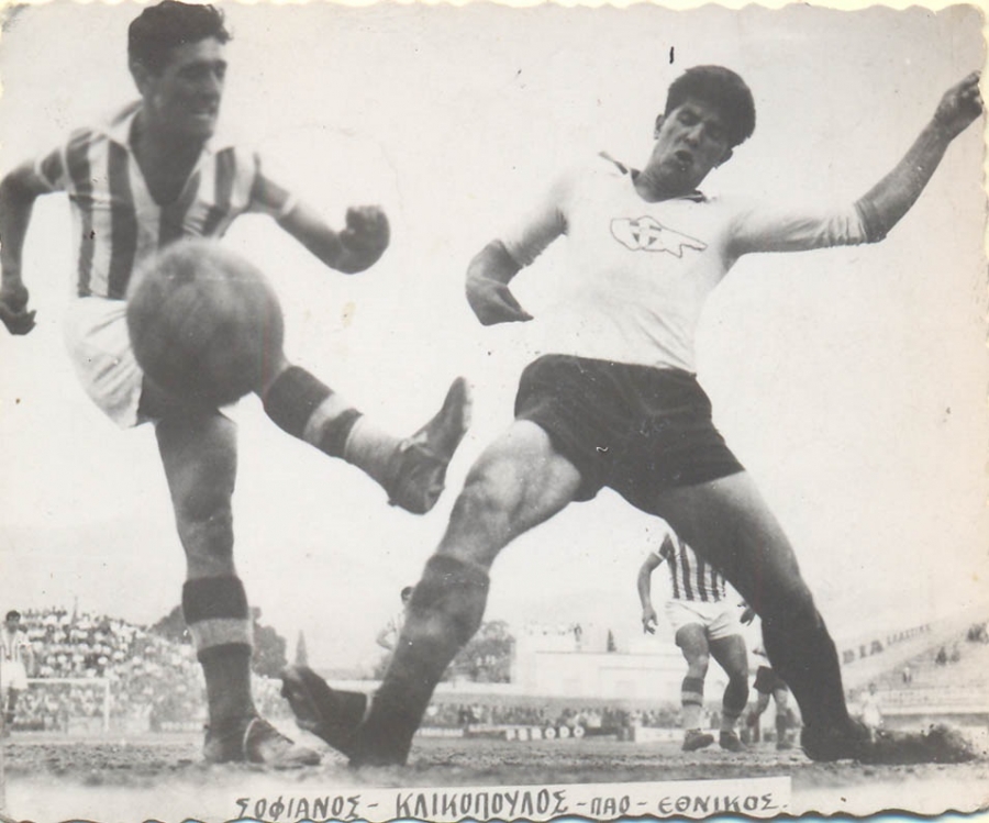 &Sigma;&omicron;&phi;&iota;&alpha;&nu;ό&sigmaf; (&alpha;&rho;&iota;&sigma;&tau;&epsilon;&rho;ά) &epsilon;&nu;&alpha;&nu;&tau;ί&omicron;&nu; &Kappa;&lambda;&iota;&kappa;ό&pi;&omicron;&upsilon;&lambda;&omicron;&upsilon;, &sigma;&epsilon; &alpha;&gamma;ώ&nu;&alpha; &tau;&omicron;&upsilon; &Pi;&alpha;&nu;&alpha;&theta;&eta;&nu;&alpha;ϊ&kappa;&omicron;ύ &mu;&epsilon; &tau;&omicron;&nu; &Epsilon;&theta;&nu;&iota;&kappa;ό &Pi;&epsilon;&iota;&rho;&alpha;&iota;ώ&sigmaf;.