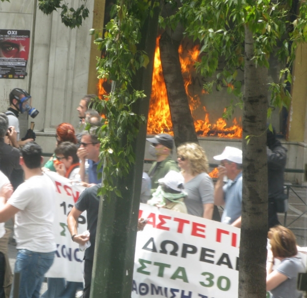 &Gamma;&iota;&alpha;&tau;ί &theta;&upsilon;&mu;ό&mu;&alpha;&sigma;&tau;&epsilon; &tau;&omicron;&upsilon;&sigmaf; &nu;&epsilon;&kappa;&rho;&omicron;ύ&sigmaf; &tau;&eta;&sigmaf; &Mu;&alpha;&rho;&phi;ί&nu;