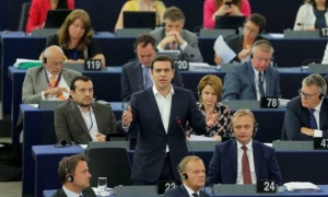 8 Ιουλίου 2015. Ο Αλέξης Τσίπρας απευθύνεται στους ευρωβουλευτές, από το Ευρωπαϊκό Κοινοβούλιο.