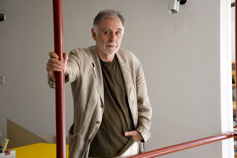 &Omicron; &Pi;έ&tau;&rho;&omicron;&sigmaf; &Mu;&alpha;&rho;&tau;&iota;&nu;ί&delta;&eta;&sigmaf;, &sigma;&tau;&eta;&nu; &alpha;&rho;&chi;&iota;&tau;&epsilon;&kappa;&tau;&omicron;&nu;&iota;&kappa;ή &sigma;&chi;&omicron;&lambda;ή &tau;&omicron;&upsilon; &Alpha;&rho;&iota;&sigma;&tau;&omicron;&tau;&epsilon;&lambda;&epsilon;ί&omicron;&upsilon; &Pi;&alpha;&nu;&epsilon;&pi;&iota;&sigma;&tau;&eta;&mu;ί&omicron;&upsilon; &Theta;&epsilon;&sigma;&sigma;&alpha;&lambda;&omicron;&nu;ί&kappa;&eta;&sigmaf;. &Phi;&omega;&tau;&omicron;&gamma;&rho;&alpha;&phi;ί&alpha; &tau;&eta;&sigmaf; &Beta;ί&kappa;&upsilon;&sigmaf; &Gamma;&epsilon;&omega;&rho;&gamma;&omicron;&pi;&omicron;ύ&lambda;&omicron;&upsilon;.