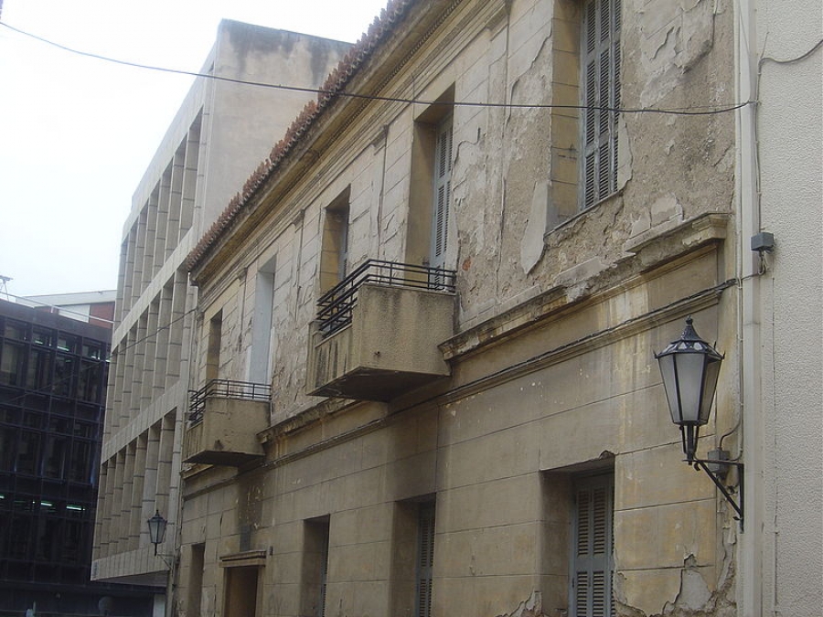 Το σπίτι του Κωστή Παλαμά (1859 - 1943), σώζεται και σήμερα και βρίσκεται στην Αθήνα, στην οδό Περιάνδρου 5 στην Πλάκα, απέναντι από τους Στύλους του Ολυμπίου Διός. Είναι ένα διώροφο νεοκλασικό αστικού σπιτιού, που οικοδομήθηκε τη δεκαετία του 1920. 