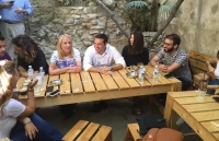 19 &Sigma;&epsilon;&pi;&tau;&epsilon;&mu;&beta;&rho;ί&omicron;&upsilon;, &pi;&alpha;&rho;&alpha;&mu;&omicron;&nu;ή &epsilon;&kappa;&lambda;&omicron;&gamma;ώ&nu;. &Omicron; &Alpha;&lambda;έ&xi;&eta;&sigmaf; &Tau;&sigma;ί&pi;&rho;&alpha;&sigmaf; &mu;&epsilon; &tau;&eta;&nu; &epsilon;&xi;&alpha;&phi;&alpha;&nu;&iota;&sigma;&mu;έ&nu;&eta; έ&omega;&sigmaf; &pi;&rho;ό&tau;&iota;&nu;&omicron;&sigmaf; &Rho;έ&nu;&alpha; &Delta;&omicron;ύ&rho;&omicron;&upsilon; &sigma;&upsilon;&nu;&alpha;&nu;&tau;&omicron;ύ&nu; &nu;έ&omicron;&upsilon;&sigmaf; &sigma;&tau;&omicron;&upsilon; &Psi;&upsilon;&rho;&rho;ή, &gamma;&iota;&alpha; &nu;&alpha; &pi;&epsilon;ί&sigma;&omicron;&upsilon;&nu; ό&tau;&iota; έ&chi;&omicron;&upsilon;&nu; &delta;&iota;&epsilon;ί&sigma;&delta;&upsilon;&sigma;&eta; &sigma;&tau;&omicron; &sigma;&upsilon;&gamma;&kappa;&epsilon;&kappa;&rho;&iota;&mu;έ&nu;&omicron; &eta;&lambda;&iota;&kappa;&iota;&alpha;&kappa;ό &tau;&mu;ή&mu;&alpha; &tau;&omicron;&upsilon; &epsilon;&kappa;&lambda;&omicron;&gamma;&iota;&kappa;&omicron;ύ &sigma;ώ&mu;&alpha;&tau;&omicron;&sigmaf;. Ό&sigma;&omicron; &kappa;&iota; &alpha;&nu; &epsilon;&pi;&iota;&kappa;&alpha;&lambda;&epsilon;ί&tau;&alpha;&iota; &tau;&omicron; &nu;έ&omicron;, ό&mu;&omega;&sigmaf;, &omicron; &nu;έ&omicron;&sigmaf; &pi;&rho;&omega;&theta;&upsilon;&pi;&omicron;&upsilon;&rho;&gamma;ό&sigmaf; &alpha;&pi;&omicron;&delta;&epsilon;ί&chi;&theta;&eta;&kappa;&epsilon; &alpha;&nu;&tau;ά&xi;&iota;&omicron;&sigmaf; &delta;&iota;ά&delta;&omicron;&chi;&omicron;&sigmaf; &epsilon;&nu;ό&sigmaf; &alpha;&delta;έ&xi;&iota;&omicron;&upsilon;, &delta;&upsilon;&sigma;&kappa;ί&nu;&eta;&tau;&omicron;&upsilon; &kappa;&alpha;&iota;, &kappa;&upsilon;&rho;ί&omega;&sigmaf;, &upsilon;&sigma;&tau;&epsilon;&rho;ό&beta;&omicron;&upsilon;&lambda;&omicron;&upsilon; &pi;&omicron;&lambda;&iota;&tau;&iota;&kappa;&omicron;ύ &pi;&rho;&omicron;&sigma;&omega;&pi;&iota;&kappa;&omicron;ύ &pi;&omicron;&upsilon; &mu;ό&nu;&omicron; &mu;έ&lambda;&eta;&mu;ά &tau;&omicron;&upsilon; &epsilon;ί&nu;&alpha;&iota; &pi;ώ&sigmaf; &theta;&alpha; &epsilon;&pi;&omega;&phi;&epsilon;&lambda;&eta;&theta;&epsilon;ί &tau;&omicron; ί&delta;&iota;&omicron;.